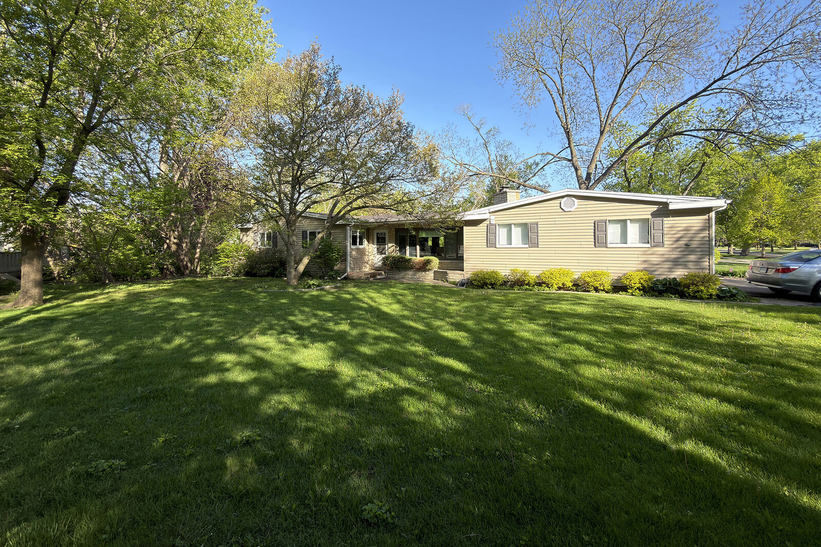 Property Photo: 248 S Brockway Street IL 60067