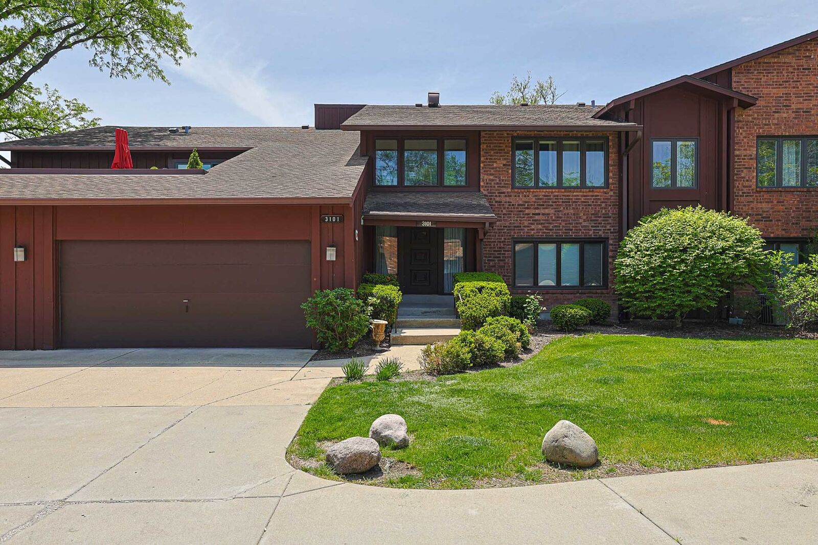 Property Photo: 3101 Toulon Drive B2 IL 60062