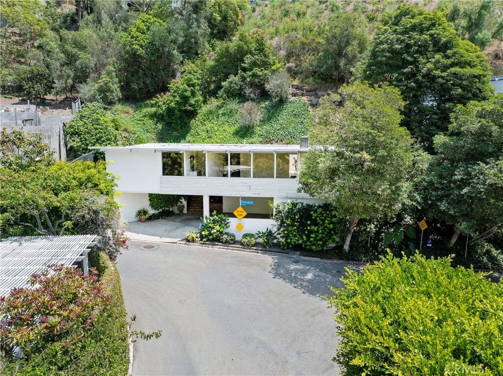 Property Photo:  1364 Braeridge Drive  CA 90210 