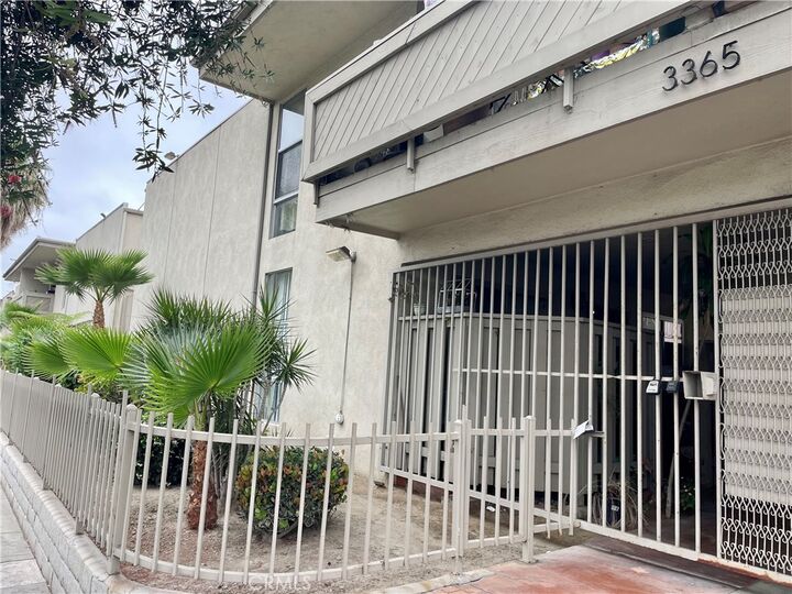 Property Photo:  3365 Santa Fe Avenue 21  CA 90810 