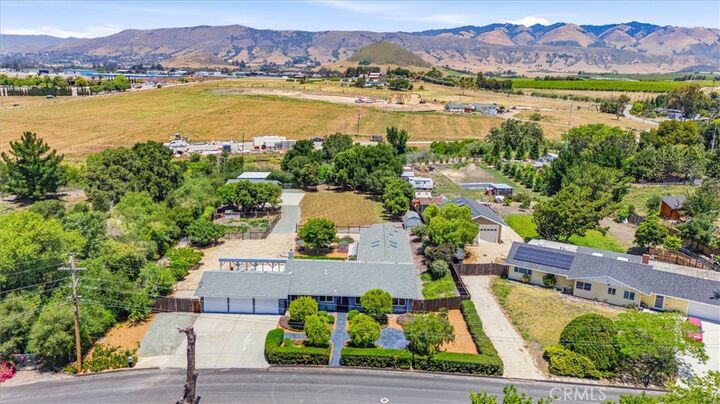 Property Photo:  4945 Hacienda  CA 93401 