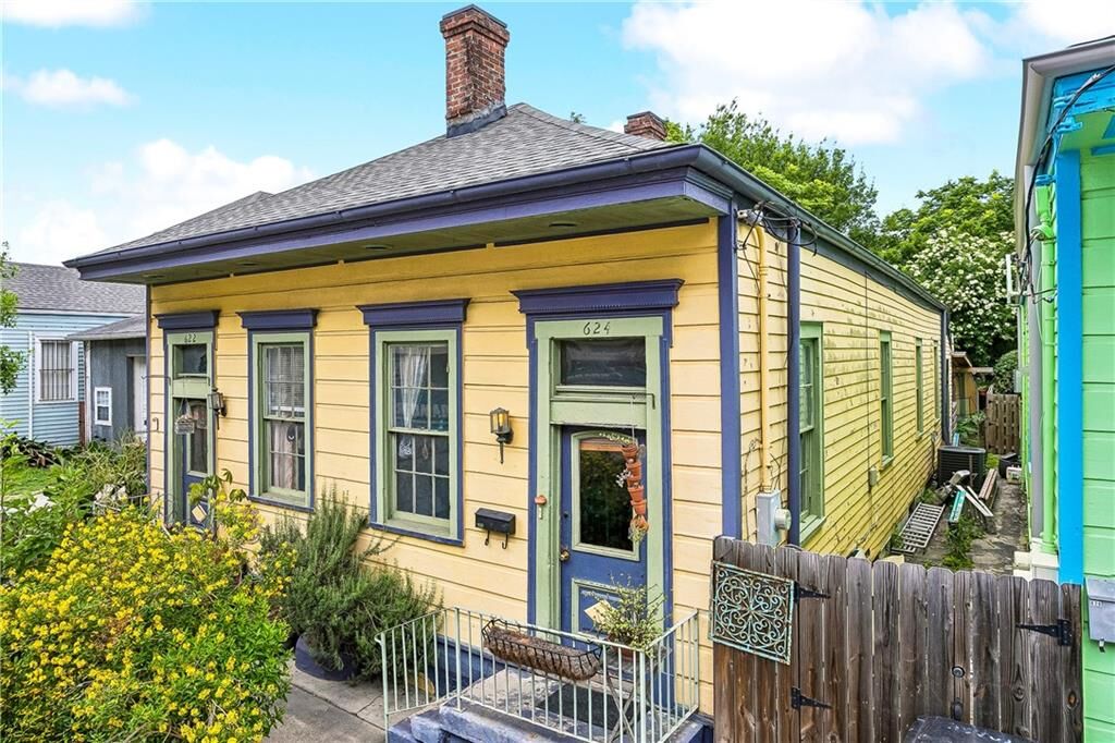 Property Photo: 622 Poland Avenue LA 70117