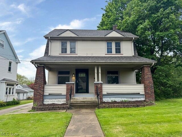 Property Photo:  1967 Manhattan Avenue  OH 44509 