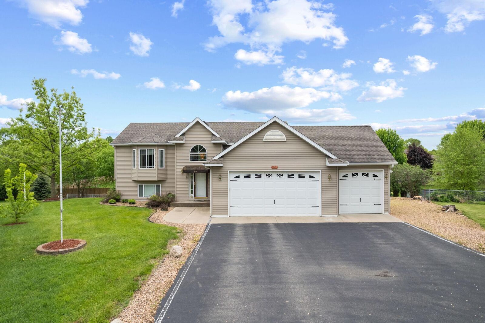Property Photo:  103 Cedar Court  MN 55358 