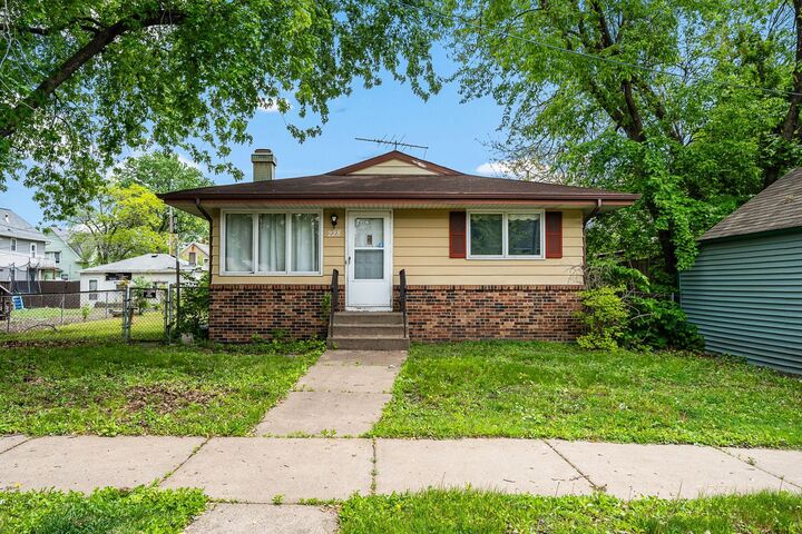 Property Photo:  228 Duke Street  MN 55102 
