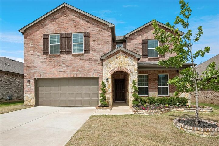 Property Photo:  814 Marigold Street  TX 75407 