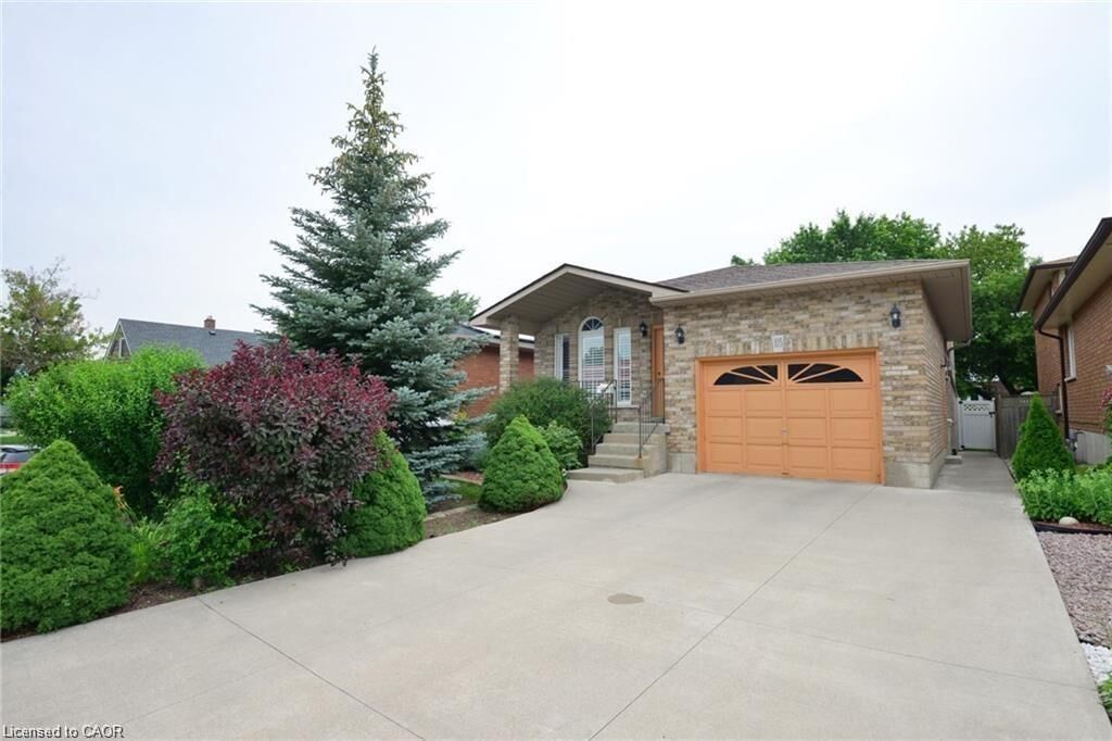 Property Photo:  105 Delena Avenue S Upper  ON L8K 3S8 