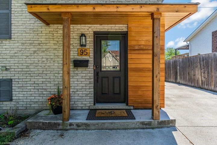 Property Photo: 95 Sugar Maple Street ON N2N 1Y5