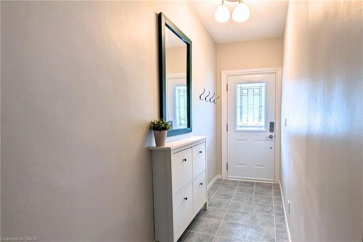 Property Photo:  209 Glendale Avenue N  ON L8L 7K2 