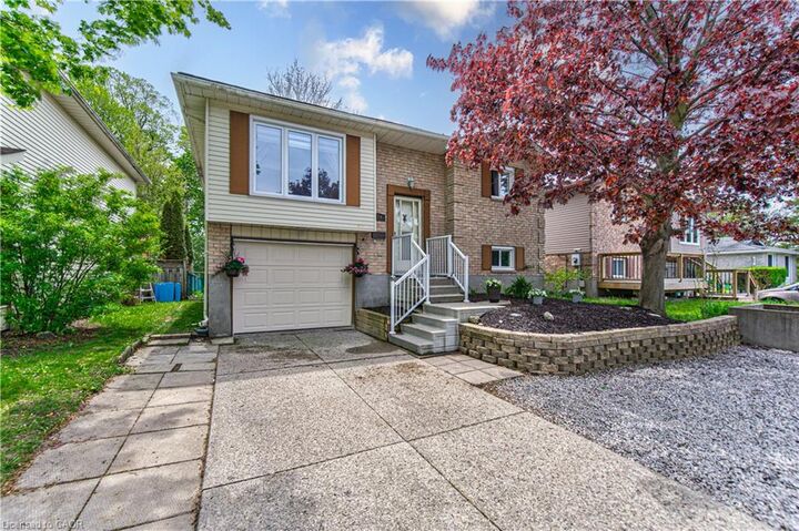 Property Photo:  414 Woods Lane  ON N3H 5J4 