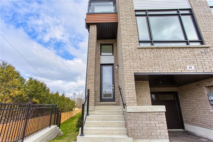 Property Photo:  62 Sidney Rose Common  ON L2T 0B3 