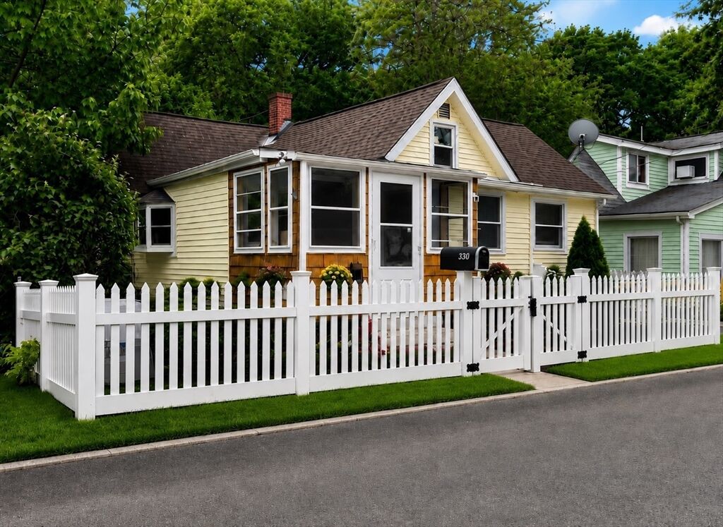 Property Photo:  330 Mount Wayte Ave  MA 01702 