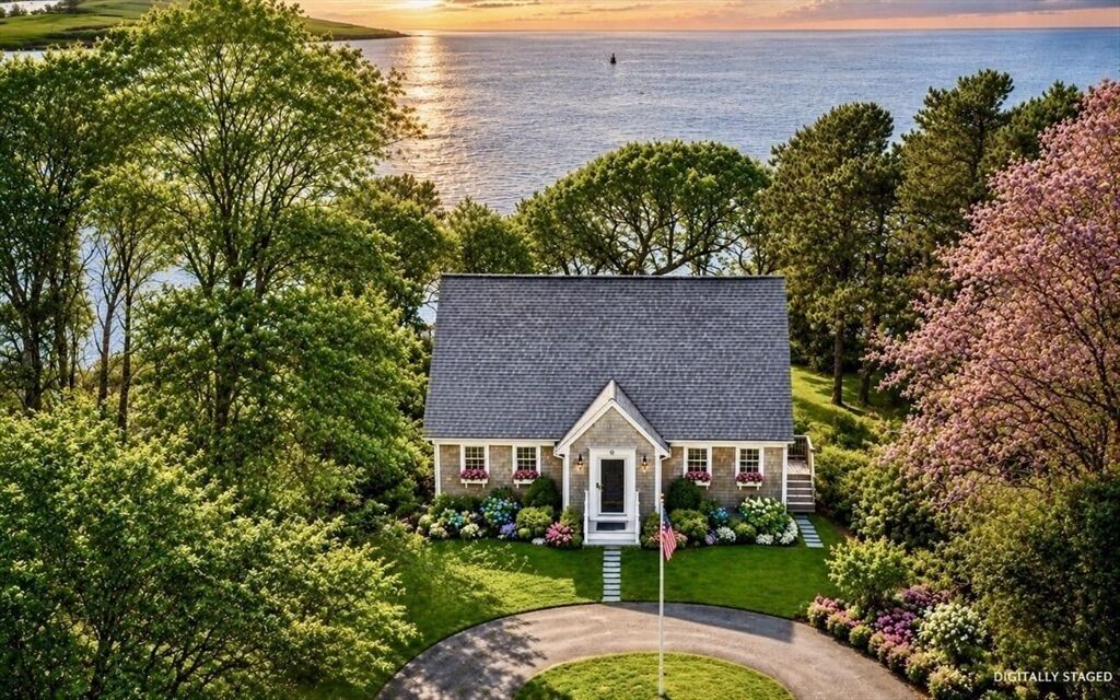 Property Photo:  31 Albion Way  MA 02660 