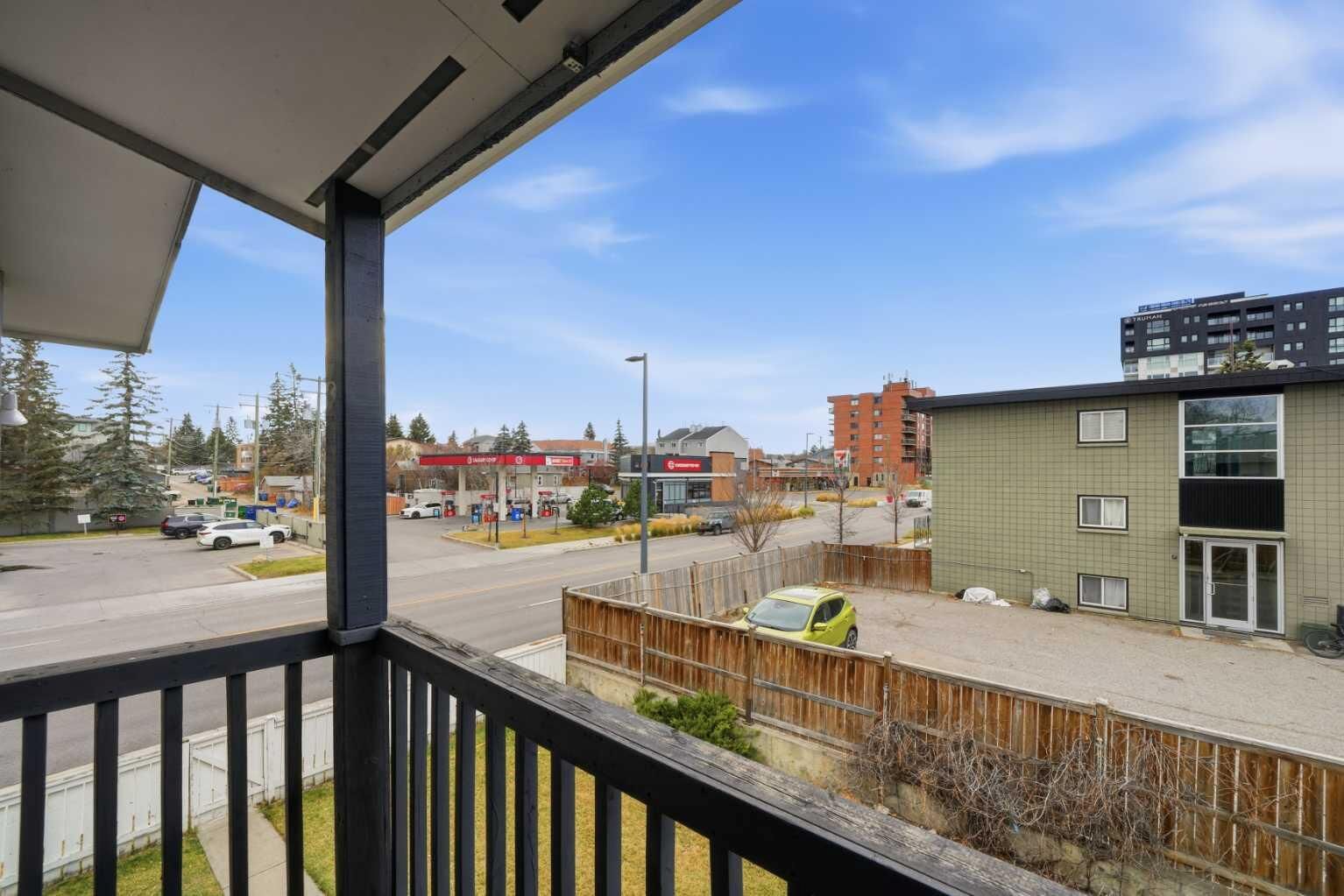 Property Photo:  2804 17 Avenue SW 3  AB T3E 6K8 