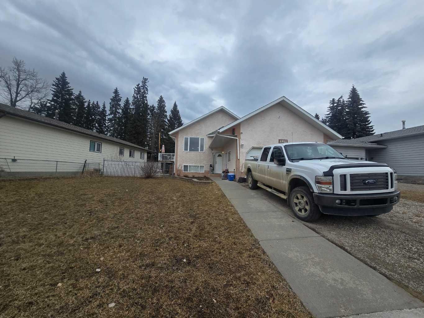 Photo de la propriété: 4922 17 Avenue AB T7E 1G4