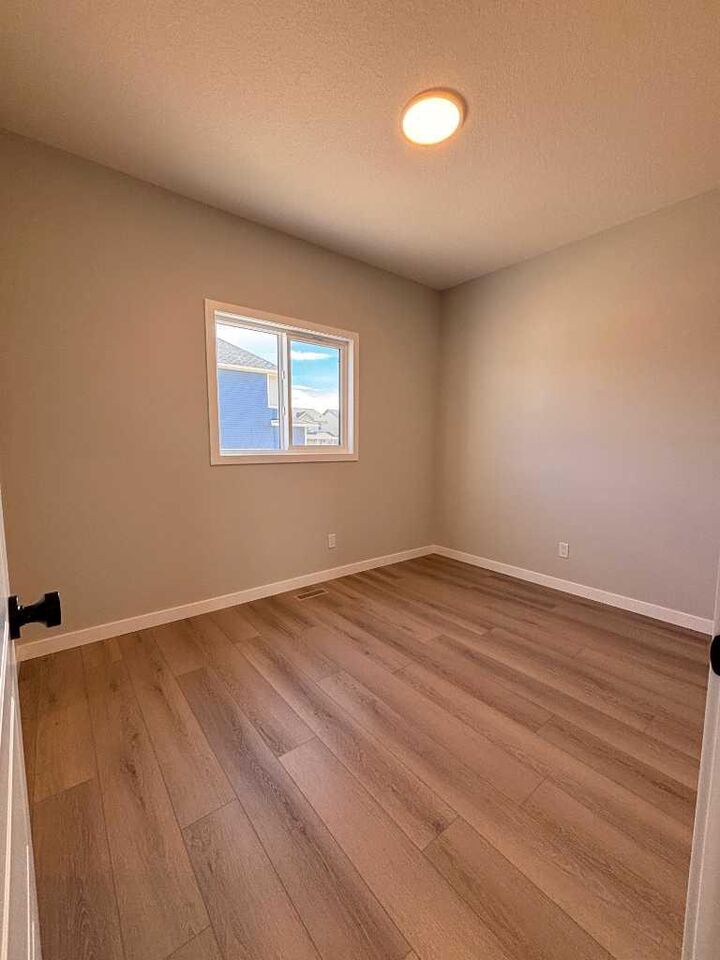 Property Photo: 475 Baywater Green SW AB T4B 5R6