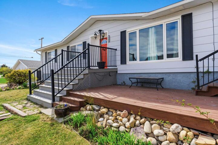 4508 45 Street — photo 1