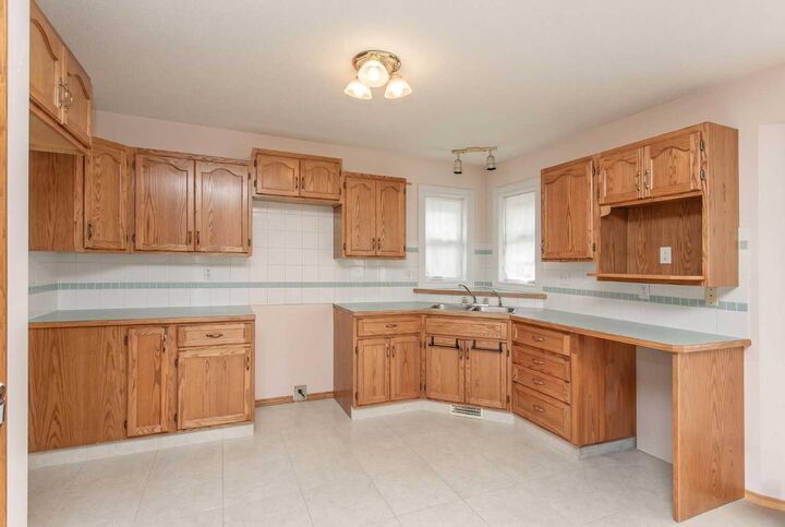 Property Photo:  14 Lincoln Park  AB T4L 1P3 