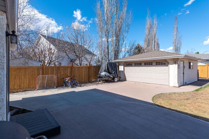 Property Photo:  4005 60th Avenue  AB T9V 2R9 
