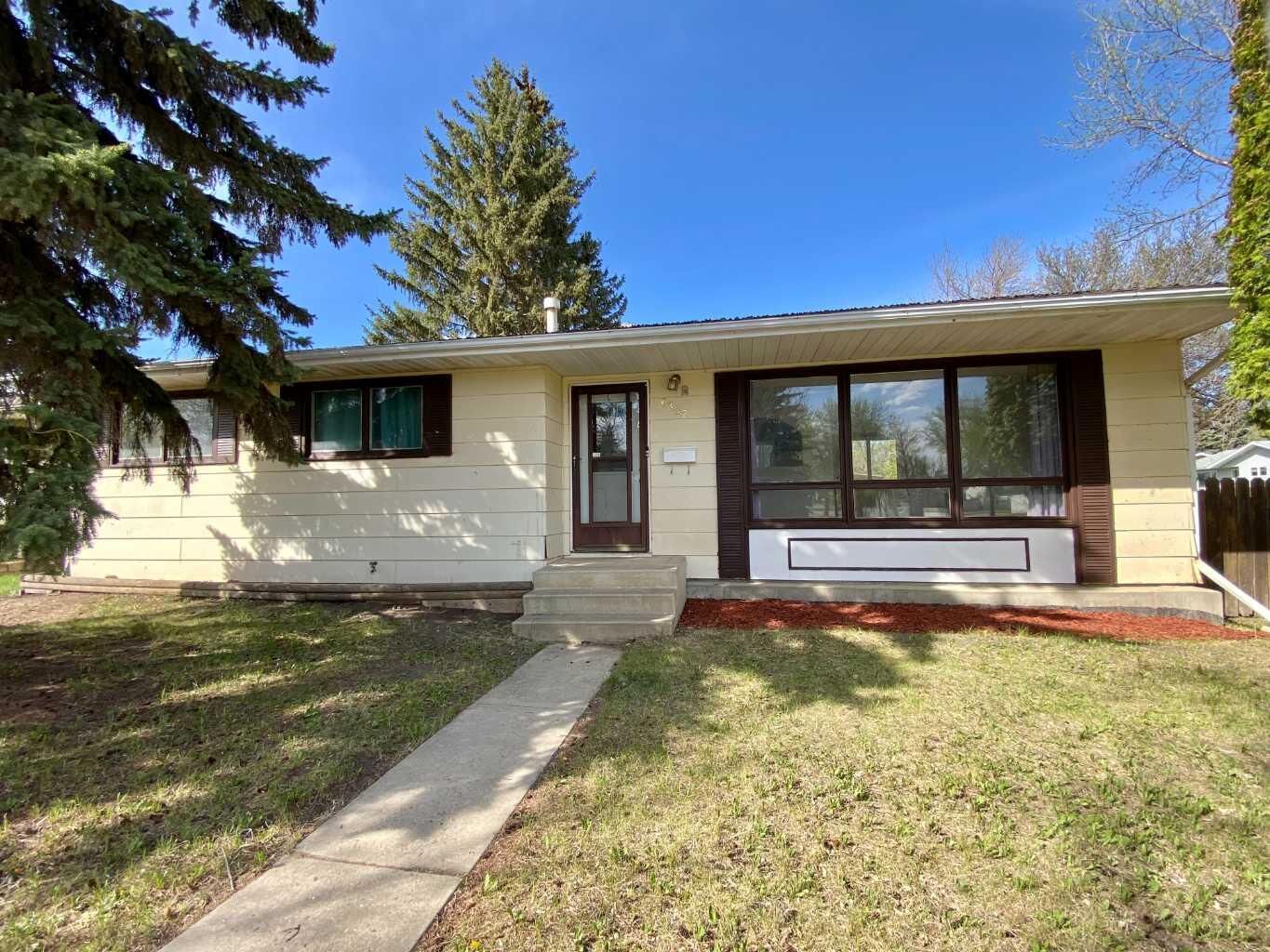 Property Photo:  6302 Marler Drive  AB T4V 2X6 