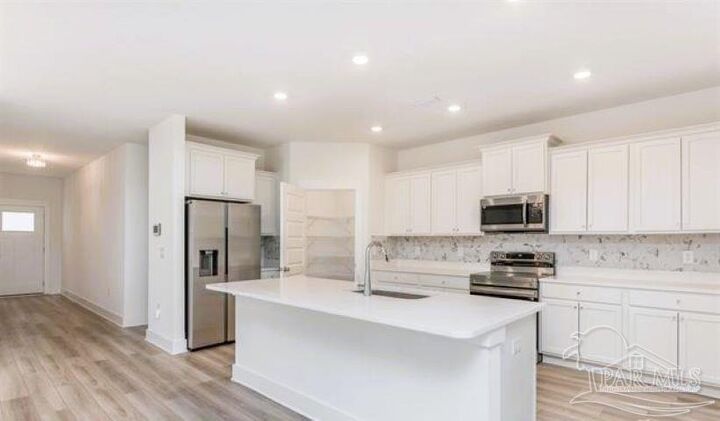 Property Photo:  874 Windhill Dr  FL 32533 