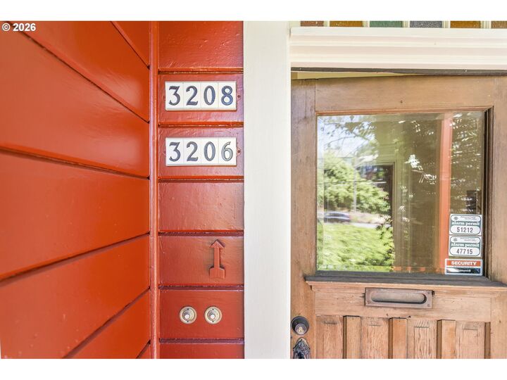 Property Photo: 3206 S Kelly Ave OR 97239