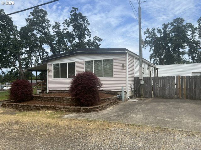 Property Photo:  15950 Short Ave  OR 97045 