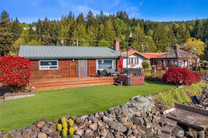 Property Photo: 26190 N Highway 101 WA 98548