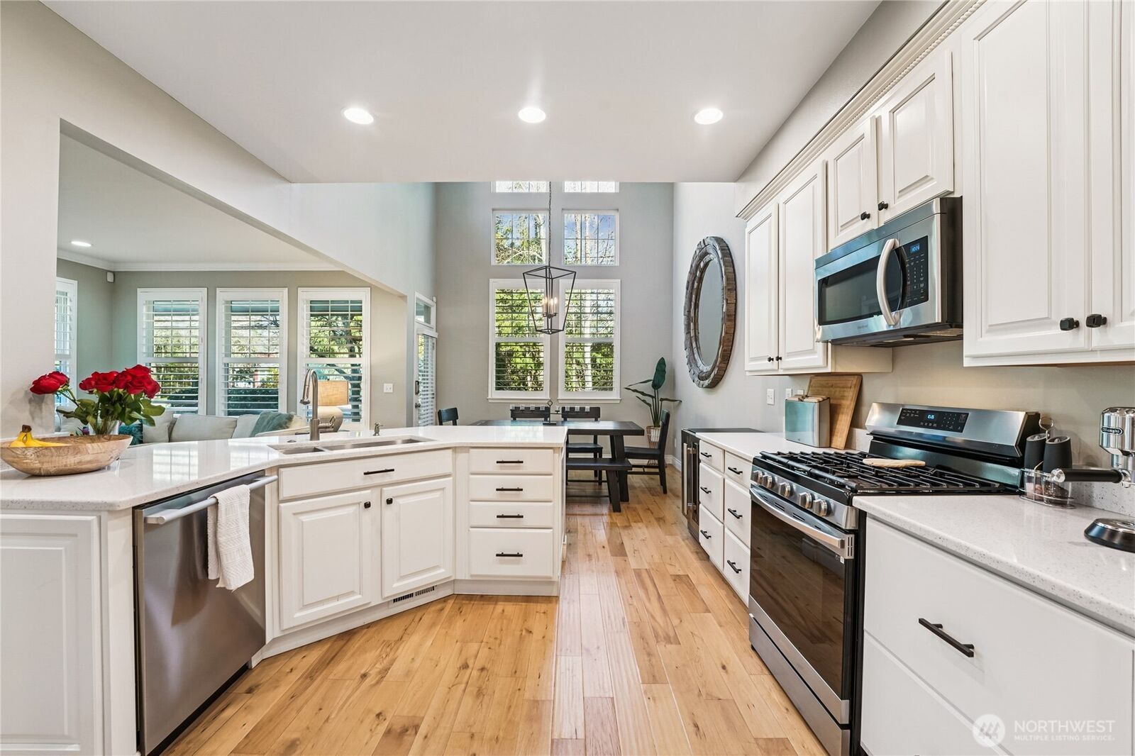 Property Photo:  7704  Fairway Avenue SE 601  WA 98065 