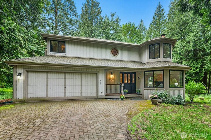 Property Photo:  24705 SE Mirrormont Way  WA 98027 