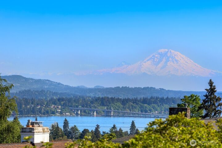 Property Photo: 7044 50th Avenue NE WA 98115