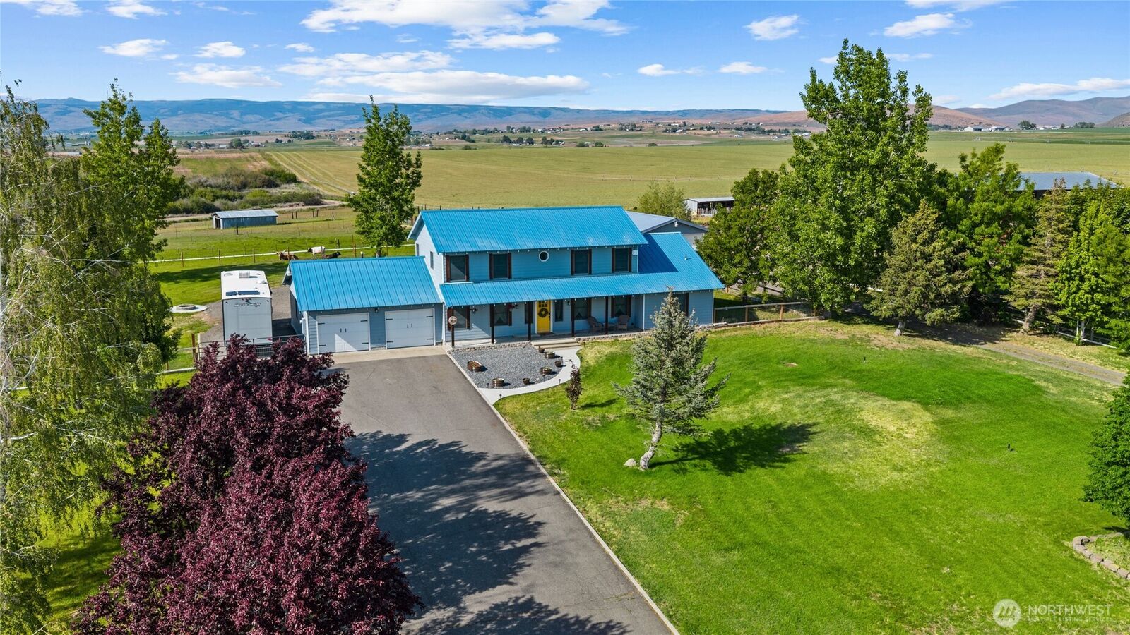 Property Photo: 801 Carroll Road WA 98926