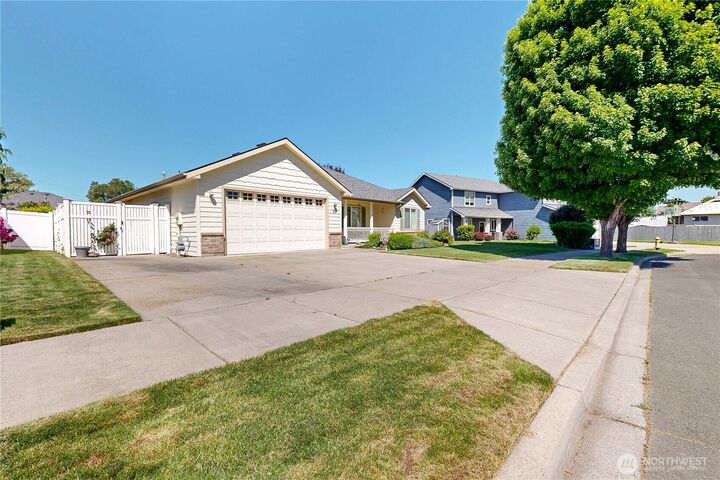 Property Photo:  50  Cranbrook Lane  WA 99362 