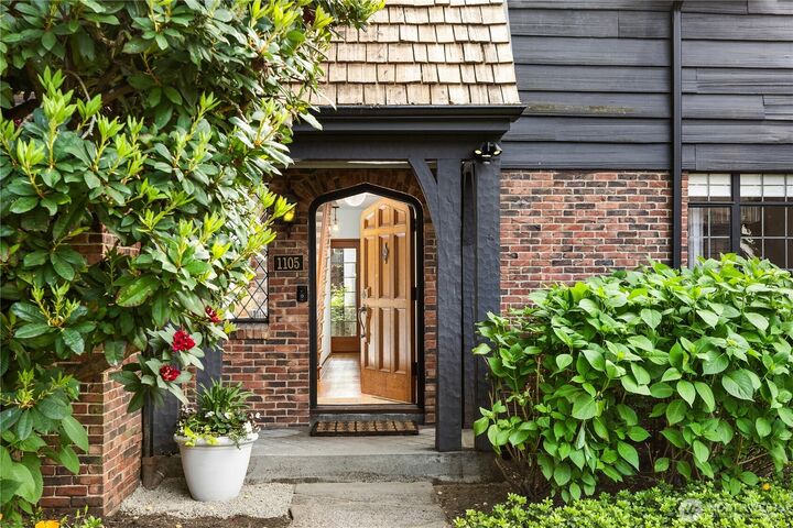 Property Photo:  1105  Shenandoah Drive E  WA 98112 