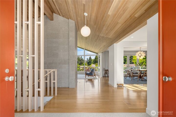 Property Photo:  1514  Shenandoah Drive E  WA 98112 