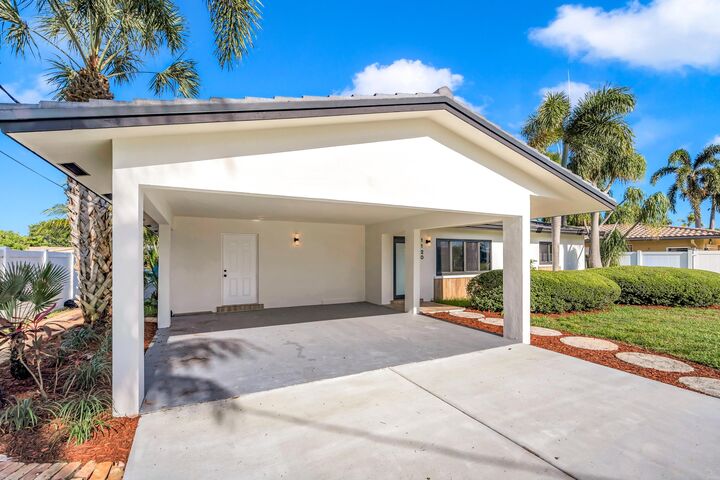 Property Photo: 1120 SE 9th Avenue FL 33060