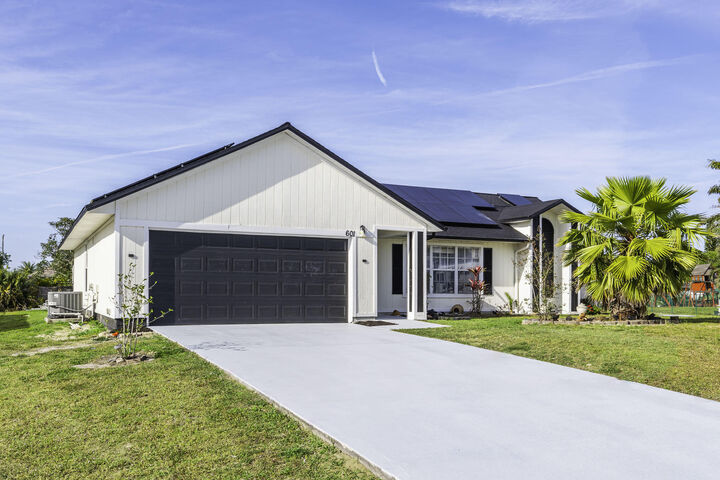 Property Photo:  601 SW Icon Avenue  FL 34953 