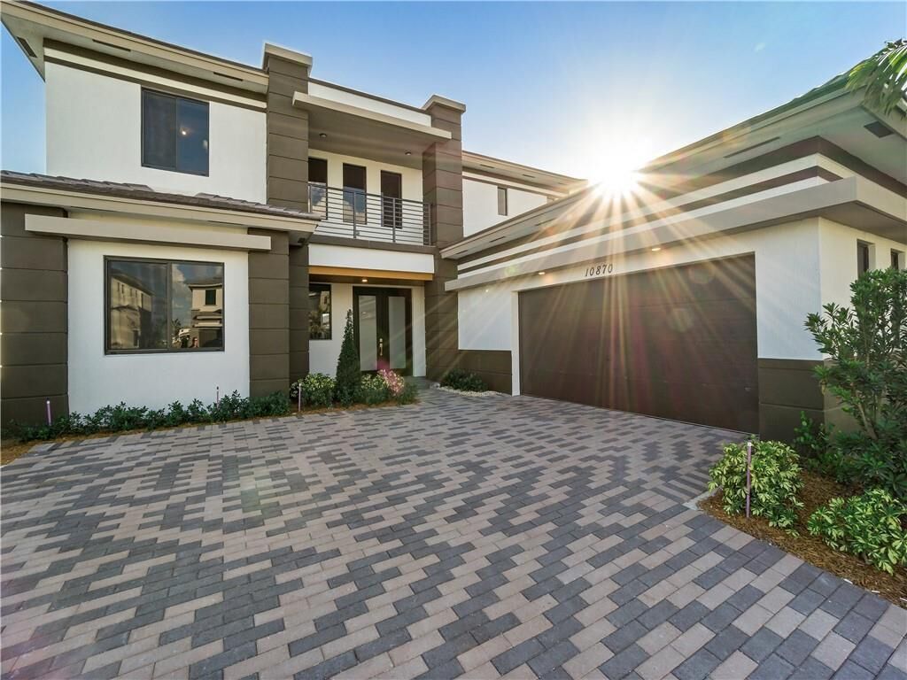 Property Photo: 10870 Shore Street FL 33076