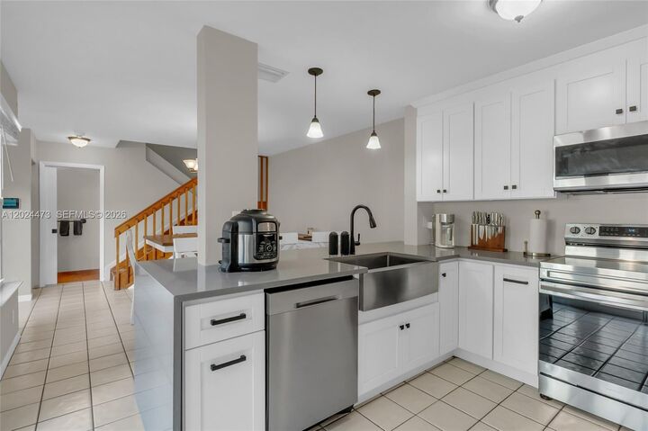 Property Photo: 11022 Chandler Dr FL 33026