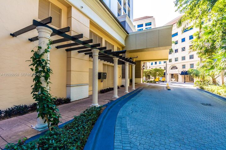Property Photo: 888 S Douglas Rd 1507 FL 33134