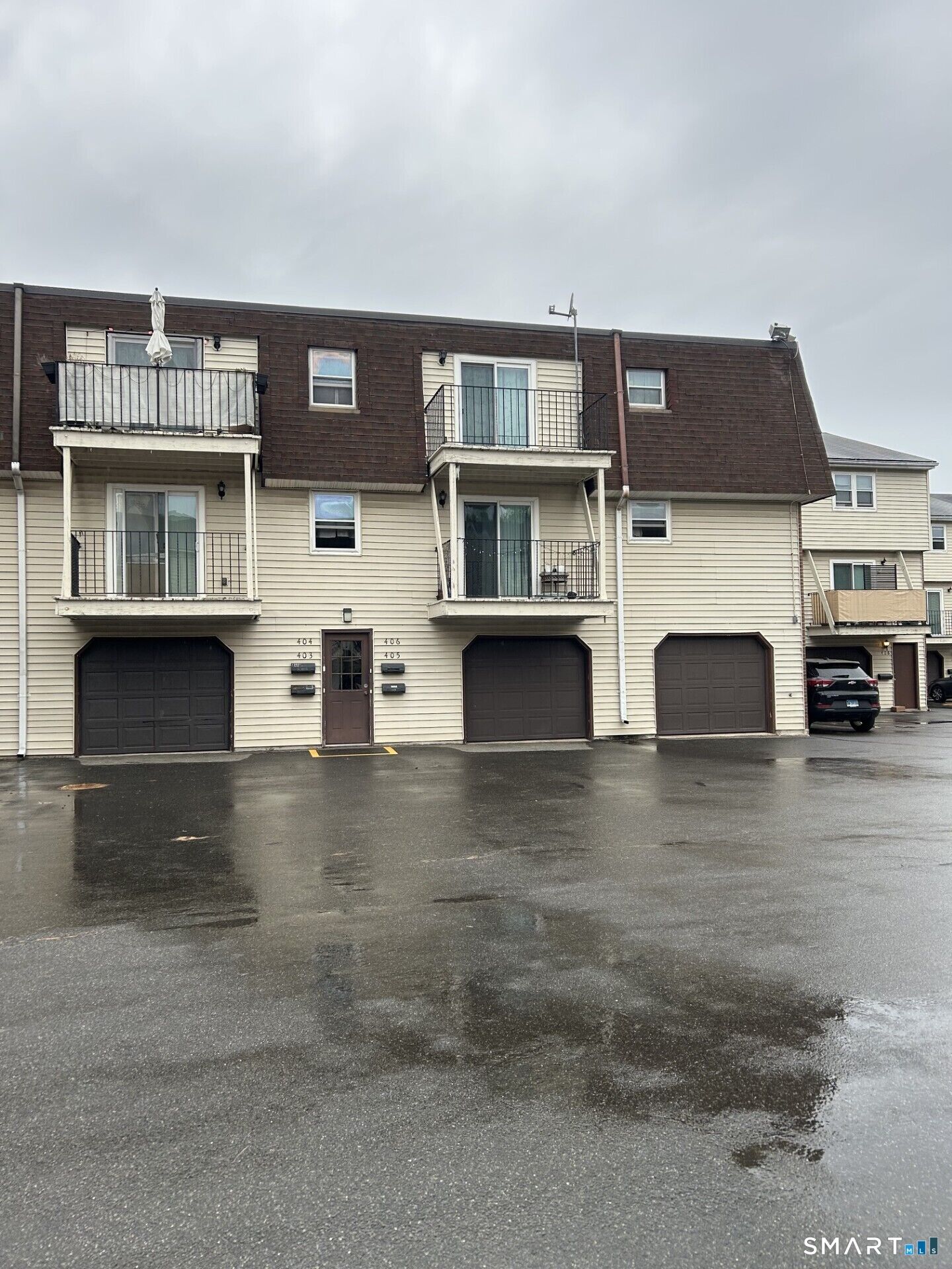 Property Photo: 403 Blackstone Village CT 06450
