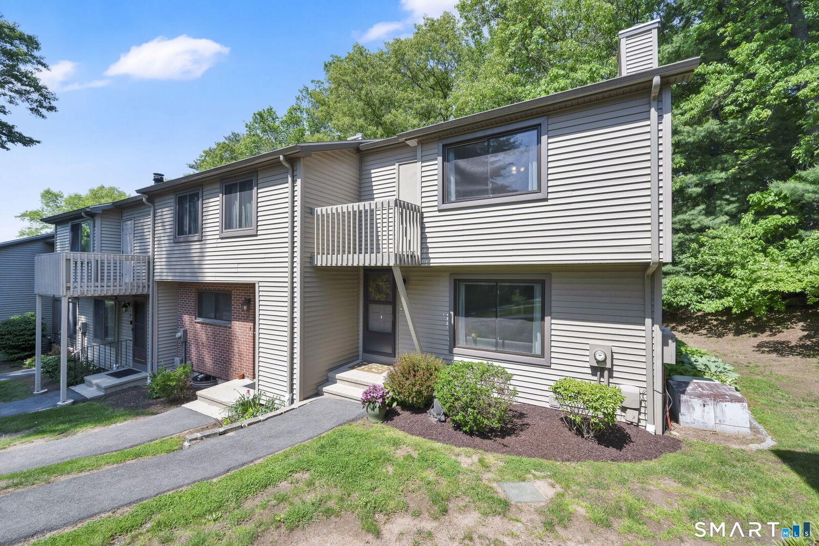 Property Photo: 23 Conestoga Way 23 CT 06033