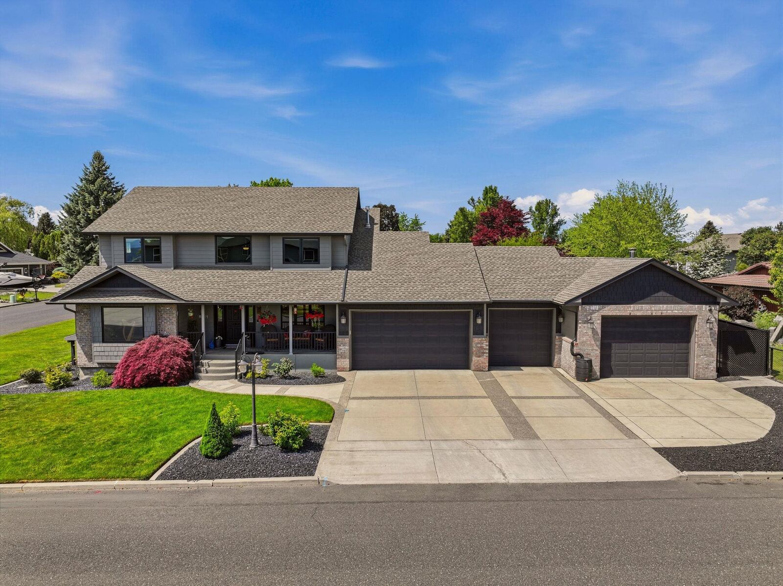 Property Photo: 8111 N Panorama Dr WA 99208