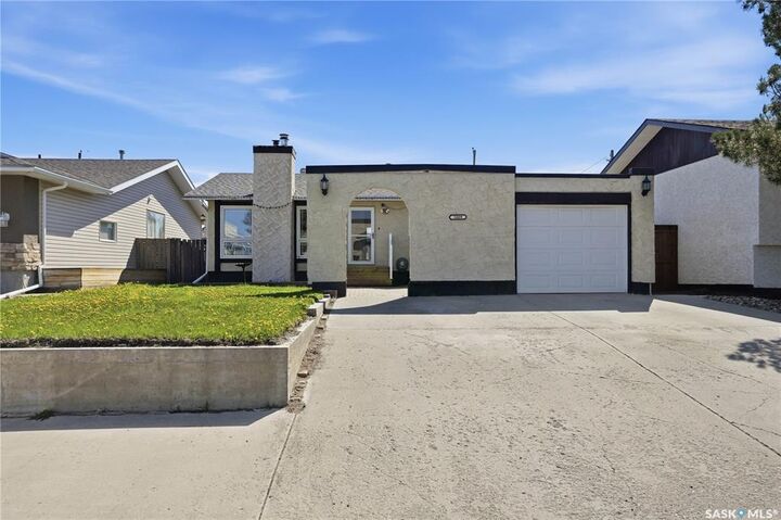 Property Photo: 1009 Corman Crescent SK S6H 6V5