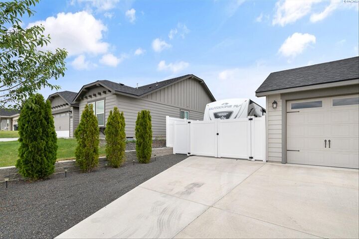 Property Photo:  3709 Road 80  WA 99301 