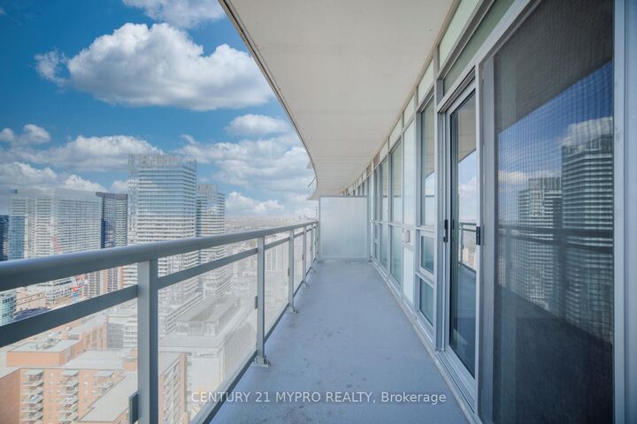 Property Photo:  89 Dunfield Avenue 2803  ON M4S 0A4 