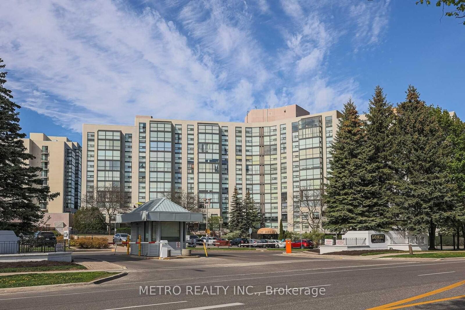 Property Photo: 30 Harding Boulevard 706 ON L4C 9M3