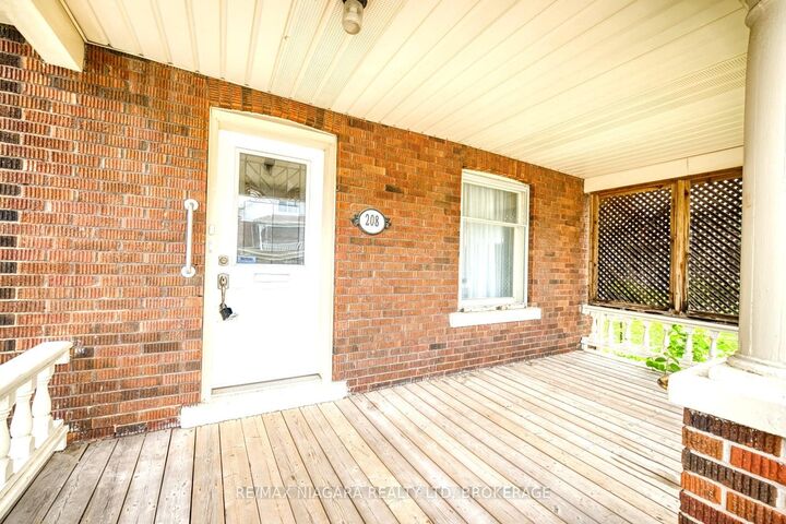 Property Photo: 208 Hellems Avenue ON L3B 3B7
