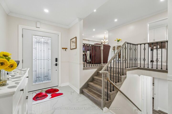 11 Charlotte Court — photo 1