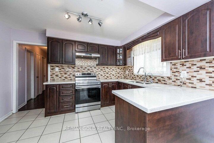 Property Photo: 3430 Chipley Crescent ON L4T 2E2